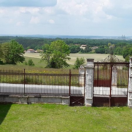 Bed and Breakfast Le Moulin A Vent Bertric-Burée Exterior foto